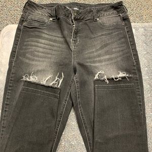 Maurices black frayed bottom jeggings